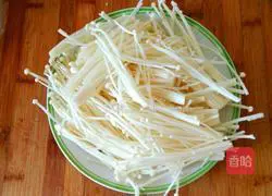 Illustration of making enoki mushrooms in oyster sauce 2