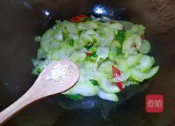Illustration of how to make spicy stir-fried gourd 12