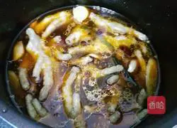 Illustration of how to make spicy braised chicken feet 12