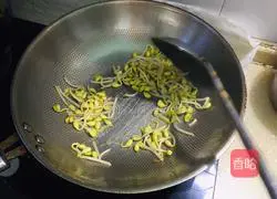 Illustration of how to make fried leeks with soybean sprouts 4