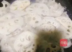 Illustration of how to make spicy lotus root slices 2