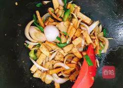 Illustration of how to make fried onions and dried beans 10