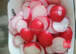 Illustration of how to make cold cherry radish 3