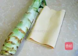 Illustration of how to make cold lettuce shreds 1