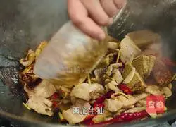 press The remaining bean dregs from soy milk are made into molded bean dregs and stir-fried with pork belly.Illustration 9