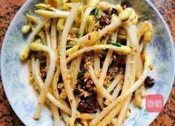 Illustration of how to make cold peanut sprouts 8