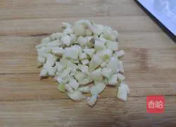 Illustration of how to make chrysanthemum with soy sauce 3