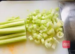 Illustration of how to make pickled celery hearts 1