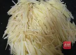 Illustration of how to make spicy and sour potato shreds 4