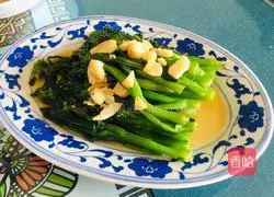 Illustration of how to cook kale with garlic 9