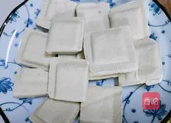 Illustration of how to make steamed stinky tofu 1