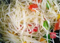 Illustration of how to make vinegar-coated potato shreds 3