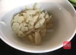Illustration of how to make garlic beans 2