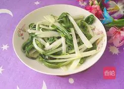 Illustration of how to stir-fry black leaves and whites 12
