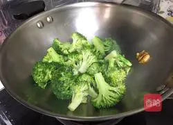 Illustration of how to make stir-fried broccoli 6
