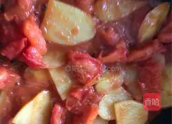 Illustration of how to stir-fry tomatoes and potato slices 5