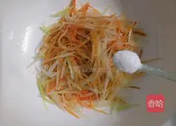 Illustration of how to make celery and radish shreds 11