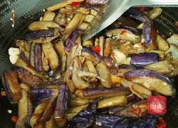 Illustration of how to make fried eggplant and beans 16