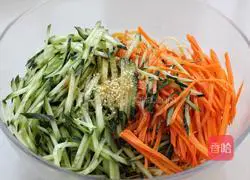 Illustration of how to make cucumber cold shredded dried tofu 5