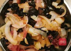 Illustration of how to make fried onions and fungus 9