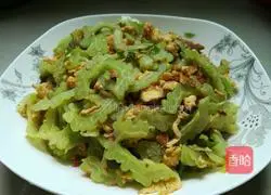 Illustration of how to make bitter melon and scrambled eggs 6