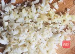 Illustration of how to make stir-fried lettuce 4