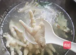 Illustration of how to make spicy and sour boneless chicken feet 4