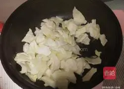 Illustration of how to make hand-shredded weird-flavored cabbage 1
