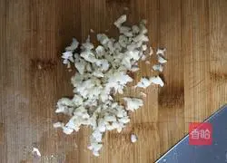 Illustration of how to make cold cucumber shreds 3