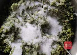 Illustration of how to make flavored chive flowers 5