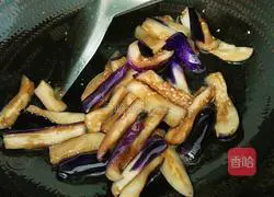 Illustration of how to make fried eggplant and leeks 9