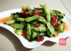 Illustration of how to pat cucumbers 7