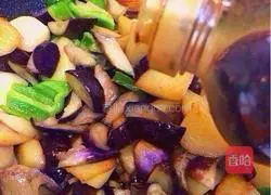 Illustration of three delicacies from Northeast China 11