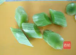 Illustration of how to make cold lettuce and nuts 2