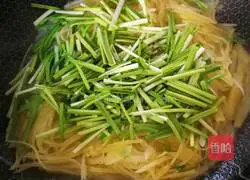 Illustration of how to make pepper and potato shreds 7