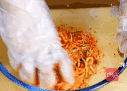 Hot summer, irresistible refreshing - Korean spicy shredded radish recipe 15