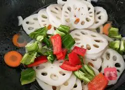 Illustration of how to make fried lotus root slices with chicken rice head 6