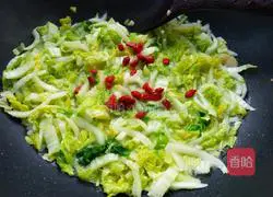 Chinese cabbage again Illustration of how to make famous fire tube dishes 3