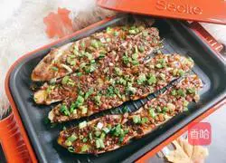 Illustration of the family version of garlic roasted eggplant 15