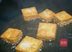 Illustration of how to make stir-fried leeks and dried beans 3