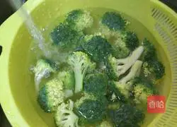 Illustration of how to make stir-fried broccoli 1