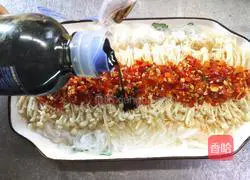 Illustration of how to make steamed vermicelli with chopped pepper and enoki mushrooms 7