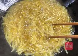 Illustration of how to make fruit mixed with shredded potatoes 7