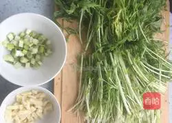 Illustration of how to make garlic crystal dishes 3