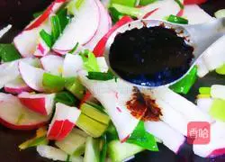 Illustration of how to make radish, cabbage and tofu stewed 11