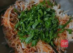 Illustration of how to make Sichuan-flavored shredded radish 9