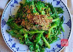 Illustration of how to mix iced vegetables with vinegar and garlic 10