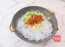 Illustration of how to make cold vermicelli 7