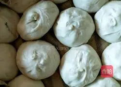 Illustration of how to make steamed stuffed buns stuffed with potatoes, eggs and chives 8