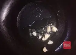 Illustration of how to stir-fry eggplant and pepper 3